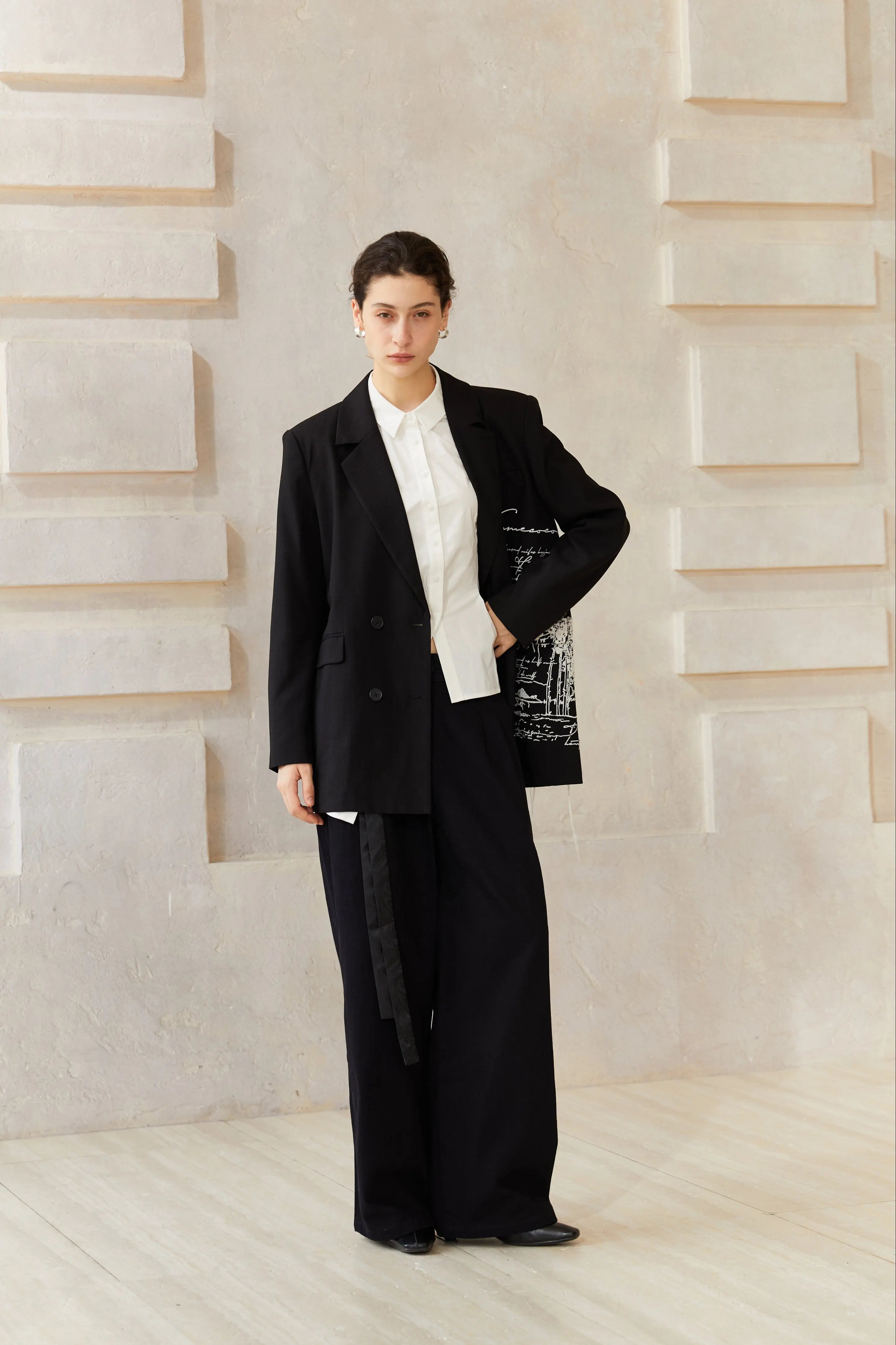 Famecoco Signature Embroidered Black Blazer